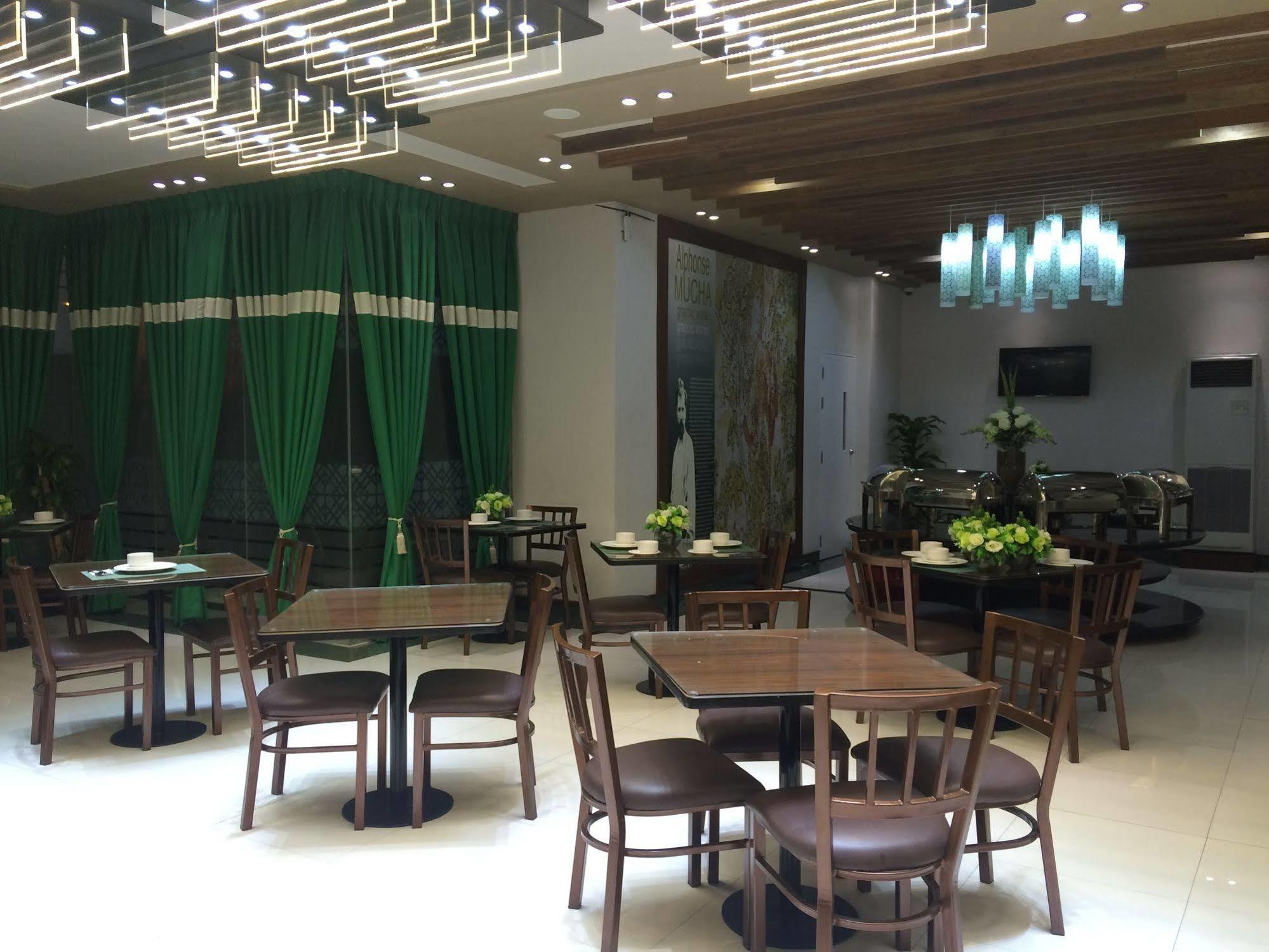 Eurotel Vivaldi Araneta Quezon City Zewnętrze zdjęcie