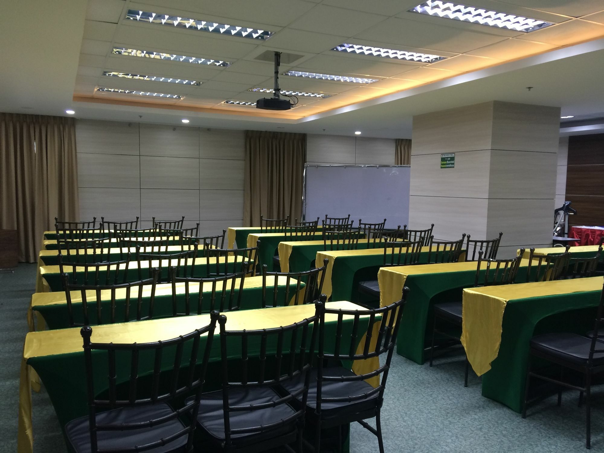 Eurotel Vivaldi Araneta Quezon City Zewnętrze zdjęcie
